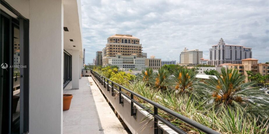 For Lease: 1701 Ponce de Leon #306 (3rd F)