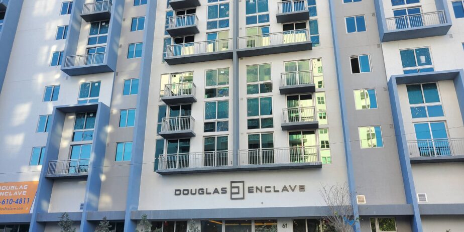 Douglas Enclave – Retail